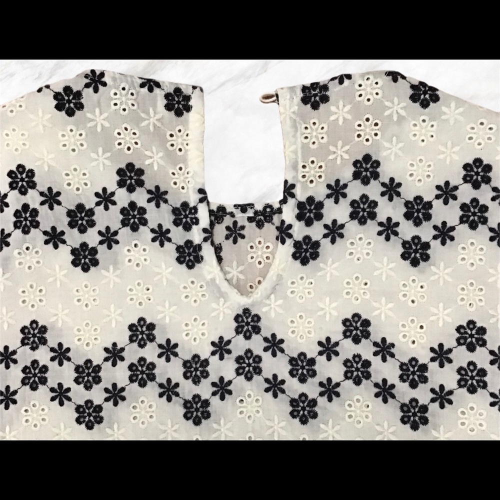 Vineyard Vines Ruffle Sleeve Woven Top - Picture 3 of 3